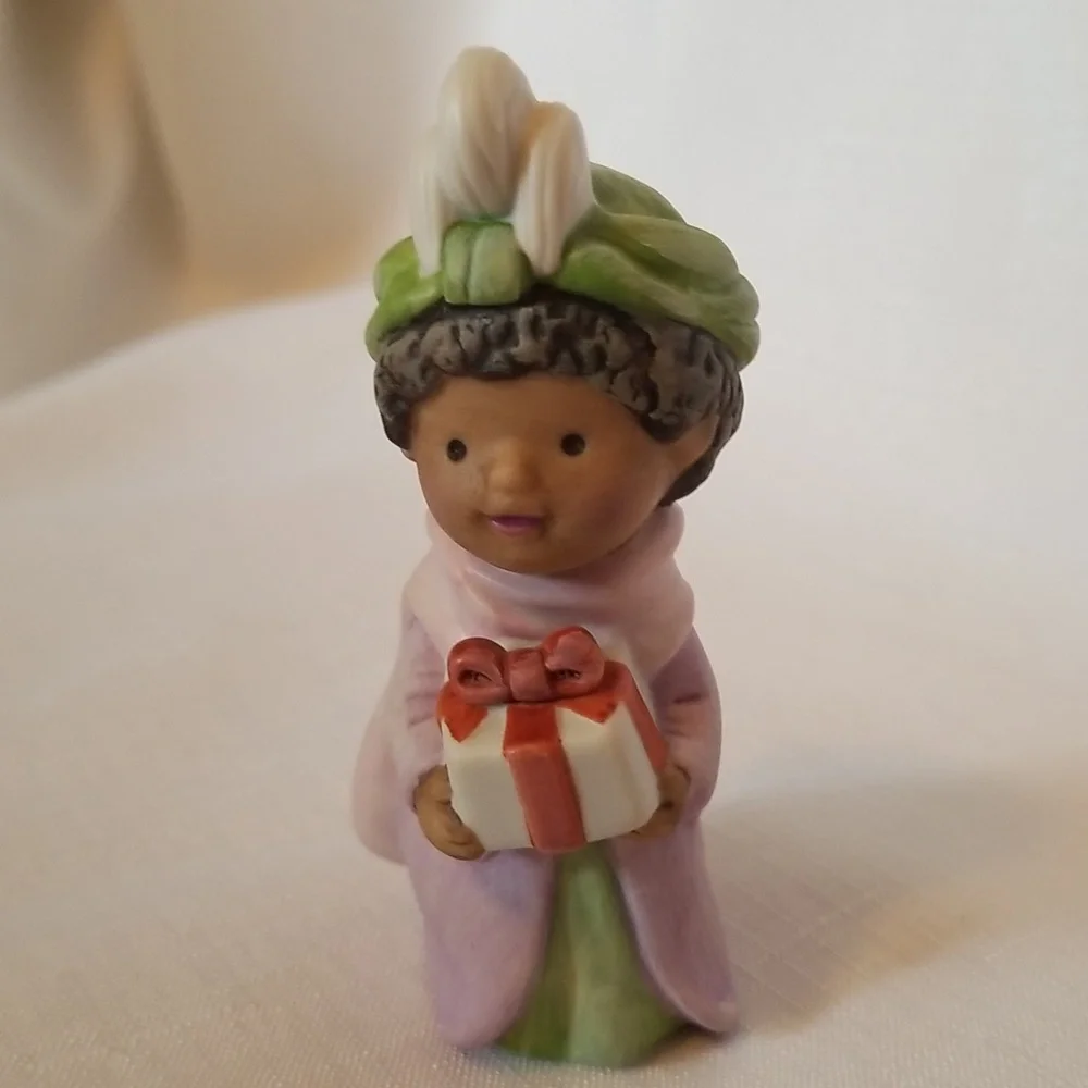 Avon Heavenly Blessings Nativity Figurine Balthazar Green and Purple